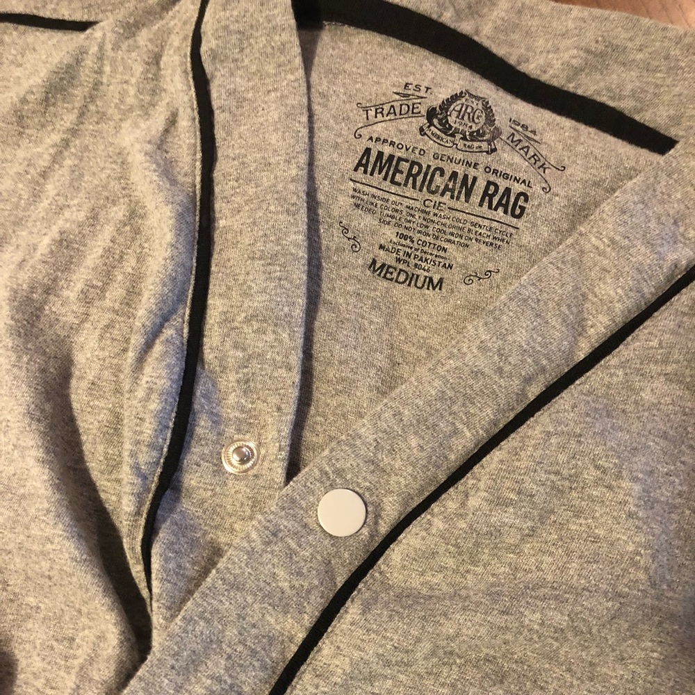 🌼Bundle Item🌼American Rag grey jersey⚾️